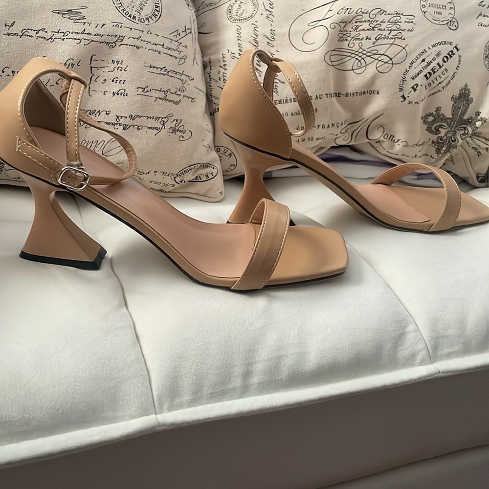 Chic heels - Picture 4 of 9
